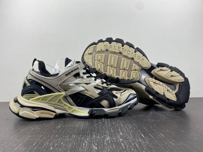 Ba*len*cia*ga -runner