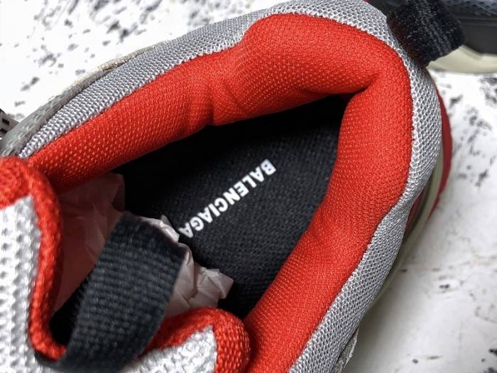 BLCG TRIPLE S TRAINER Grey Red 536737 W09OH 6151