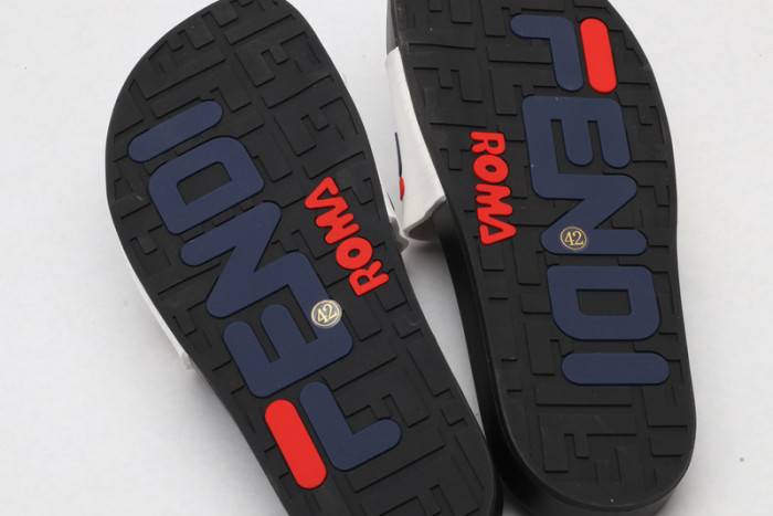 FEND1 SLIPPERS