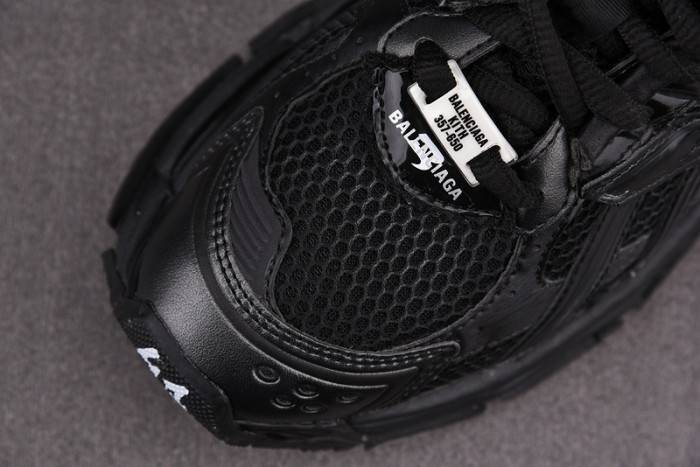 Ba*len*cia*ga -runner