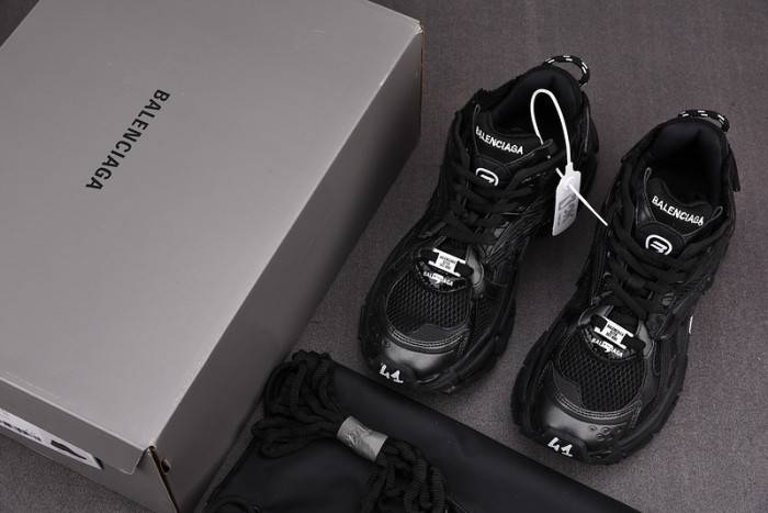 Ba*len*cia*ga -runner