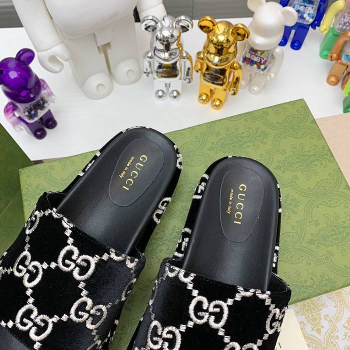 GUCC SLIPPERS