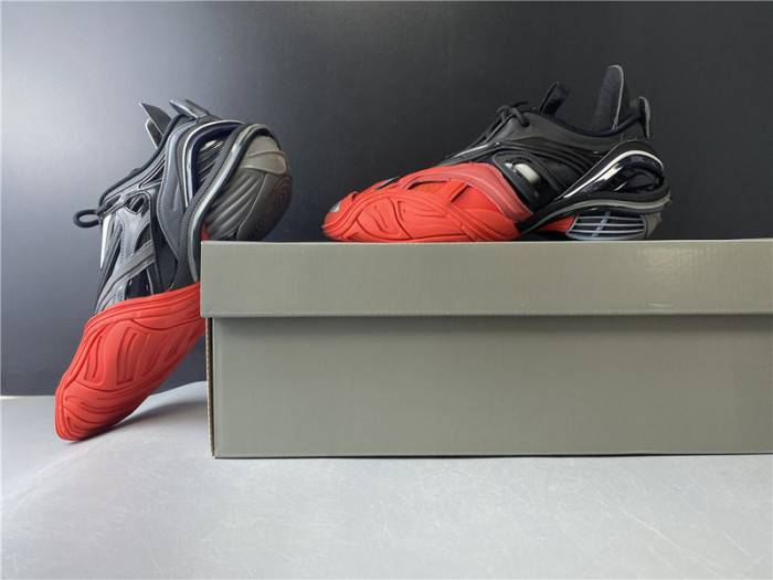 BLCG 5.0 TYREX 20SS RUNWAY RED AND BLACK 617535-W2CB1-1060