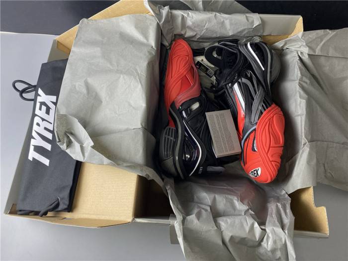 BLCG 5.0 TYREX 20SS RUNWAY RED AND BLACK 617535-W2CB1-1060