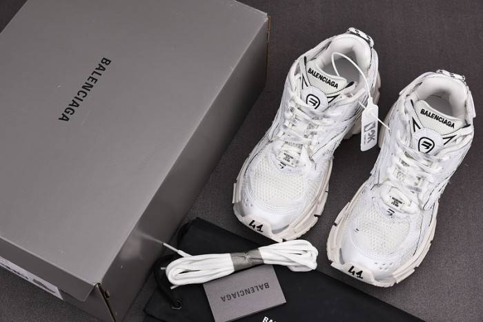 Ba*len*cia*ga -runner