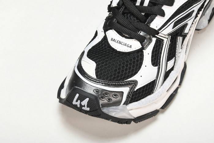 Ba*len*cia*ga -runner