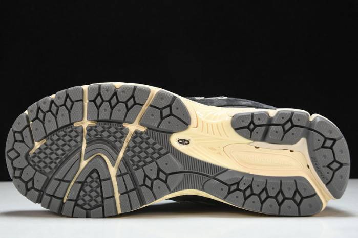 NEW BALANCE Q26 New Balance M2002RHO