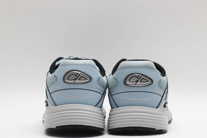 D10R B30 SNEAKER