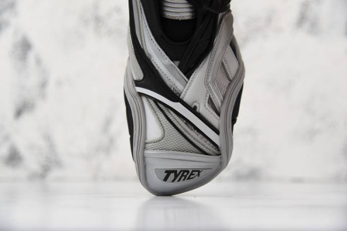 BLCG 5.0 TYREX 20SS RUNWAY 617535-W2CB1-1081