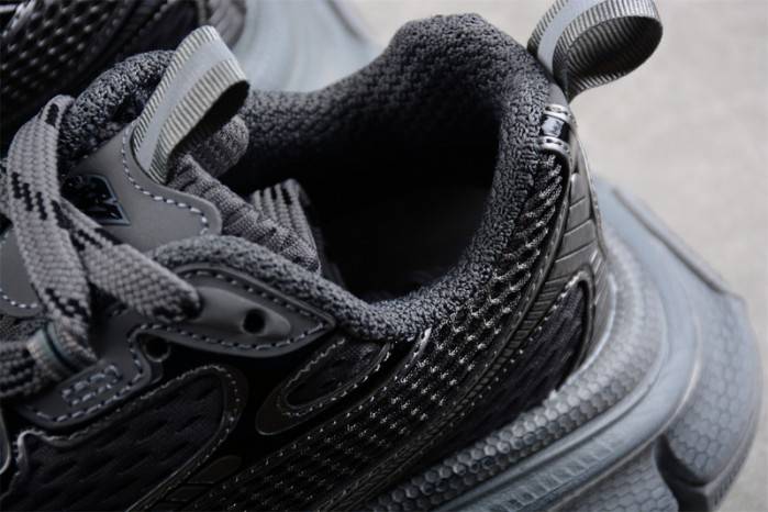 Ba*len*cia*ga phantom sneaker w2xl10108