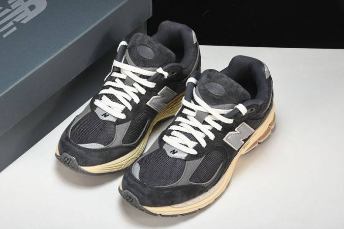 NEW BALANCE Q26 New Balance M2002RHO