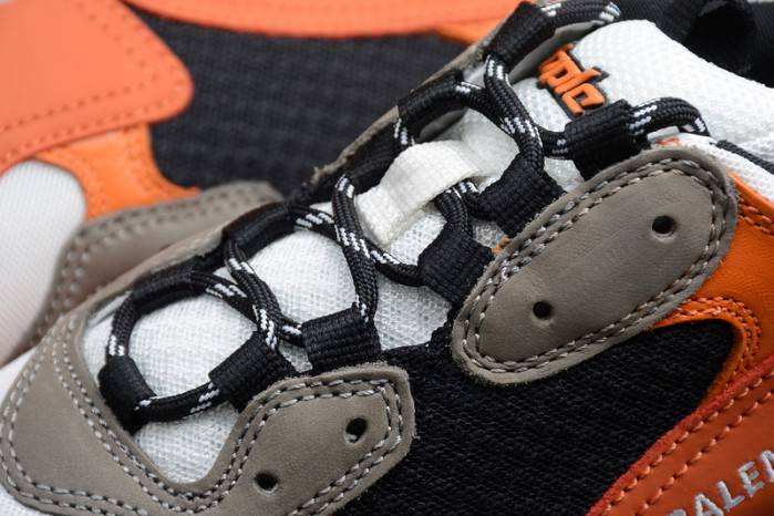 BLCG TRIPLE TRAINER ‘BLACK ORANGE’ 541624 W09E1 1766