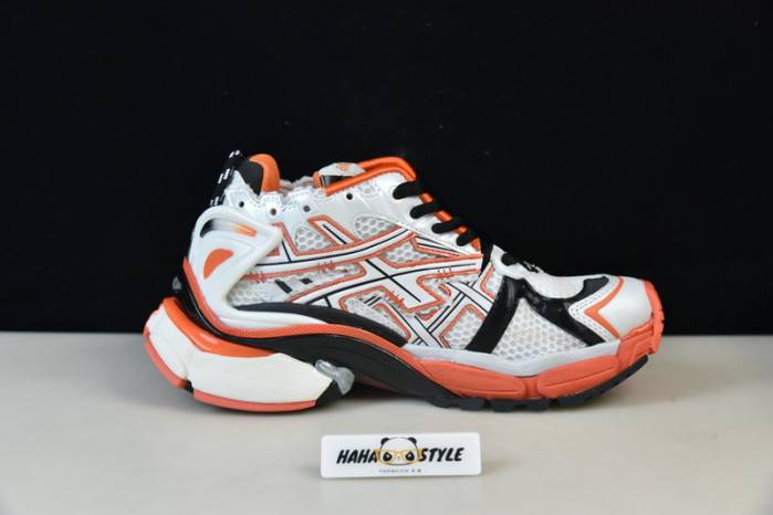 Ba*len*cia*ga -runner