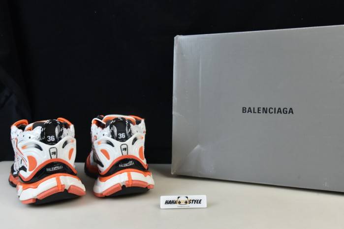 Ba*len*cia*ga -runner