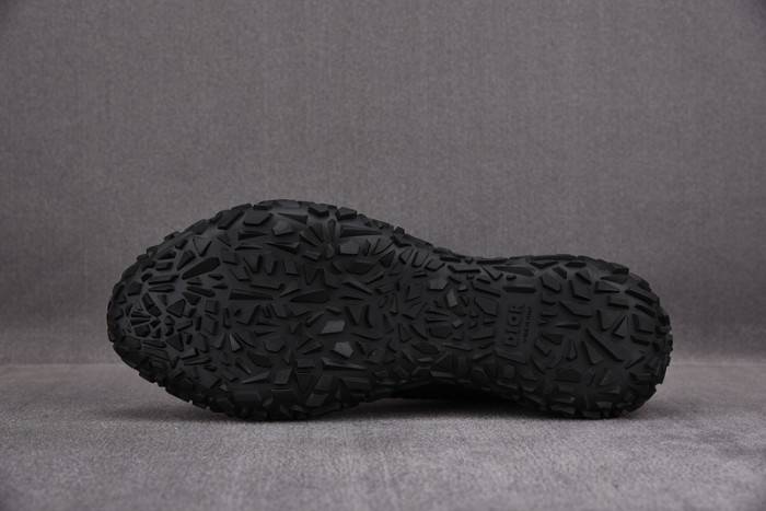 D10R B28 Oblique High Top Sneaker