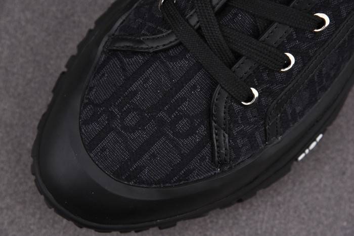 D10R B28 Oblique High Top Sneaker