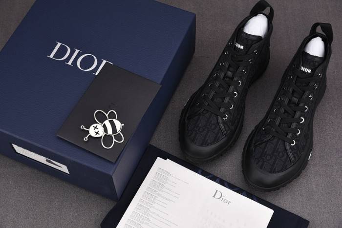 D10R B28 Oblique High Top Sneaker