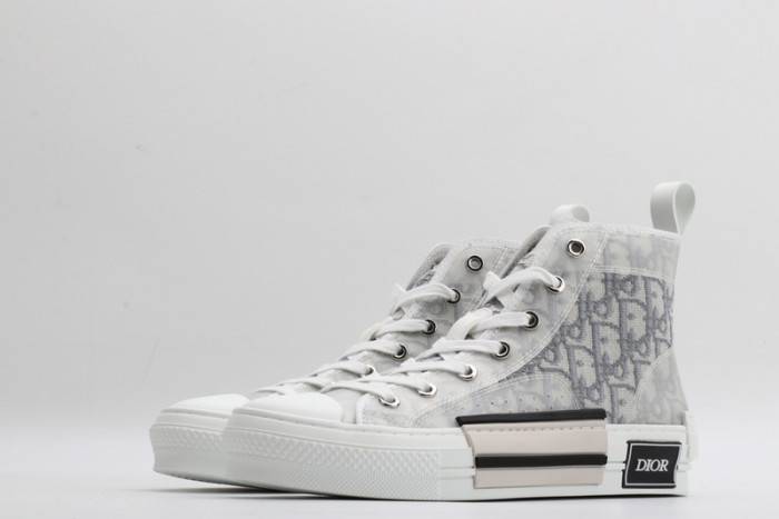 D10R B23 Oblique High Top Sneaker