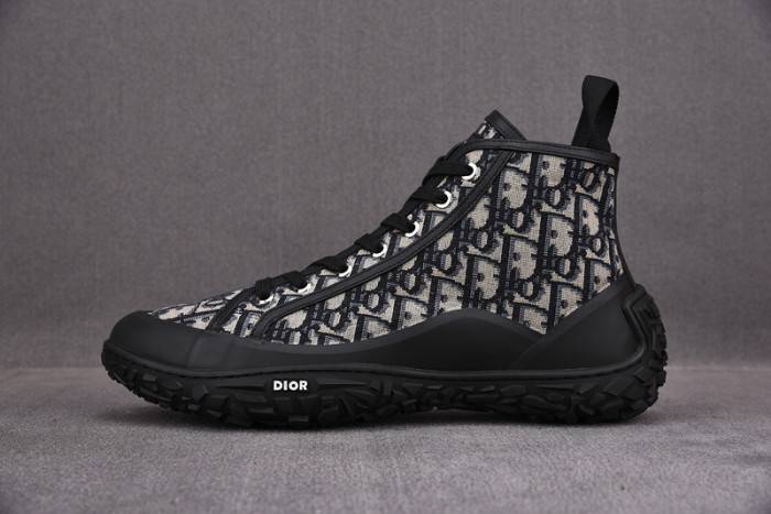 D10R B28 Oblique High Top Sneaker