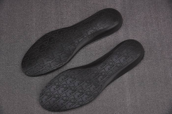 D10R B28 Oblique High Top Sneaker