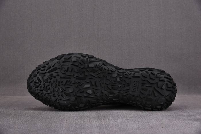 D10R B28 Oblique High Top Sneaker