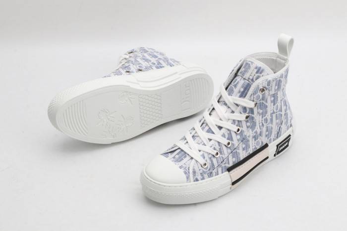 D10R B23 Oblique High Top Sneaker