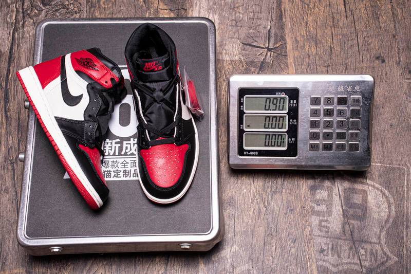 Air Jordan 1 High  Bred Toe