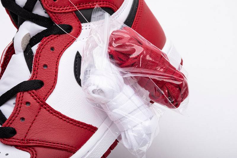 Air Jordan 1 High OG Chicago