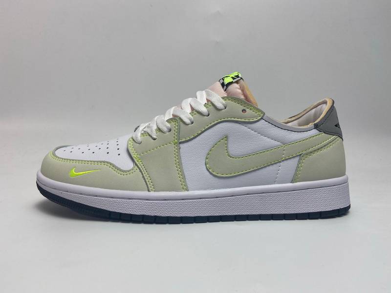 Air Jordan 1 Retro Low White Ghost Green Black ​
