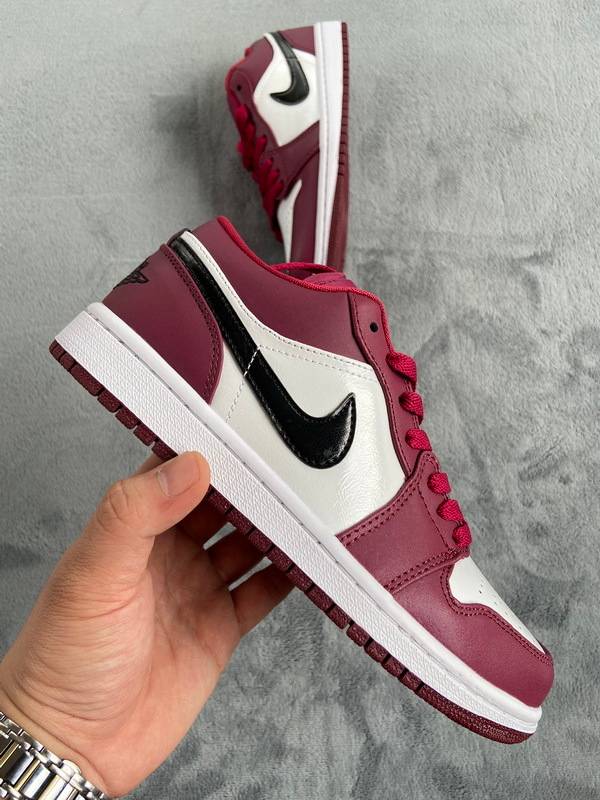 Jordan 1 Nike Dunk Low Noble Red