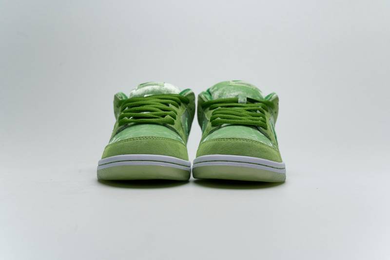 Nike SB Dunk Low Strange Love Green