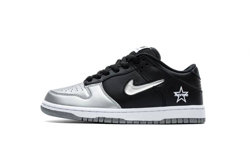 nike sb dunk low S*p*e metallic silver