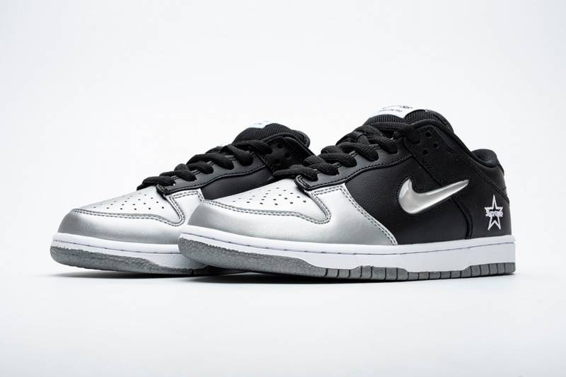 nike sb dunk low S*p*e metallic silver