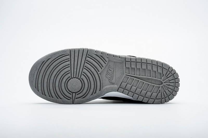 nike sb dunk low S*p*e metallic silver