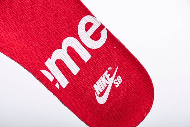 nike sb dunk low S*p*e metallic silver