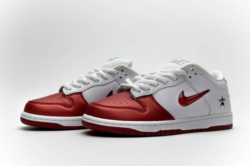 nike sb dunk low S*p*e white red