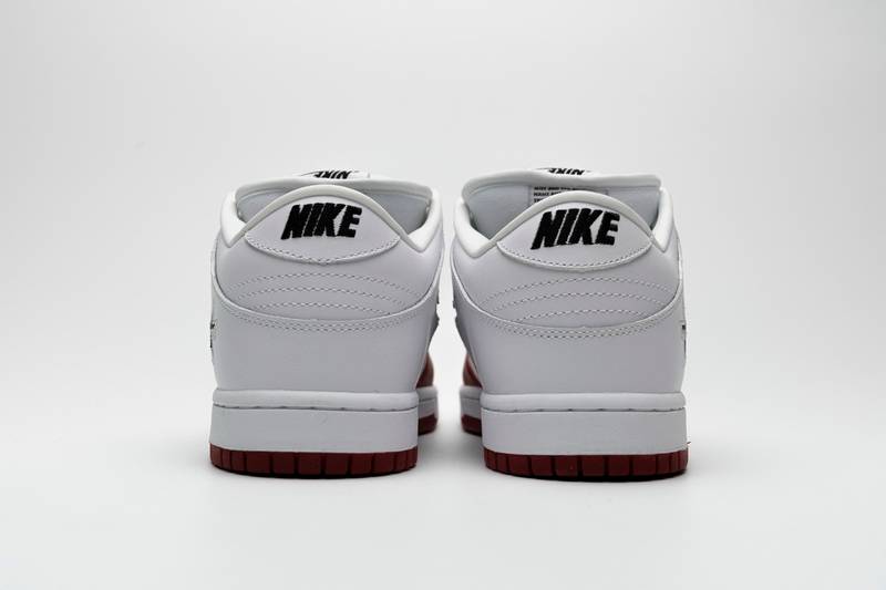 nike sb dunk low S*p*e white red