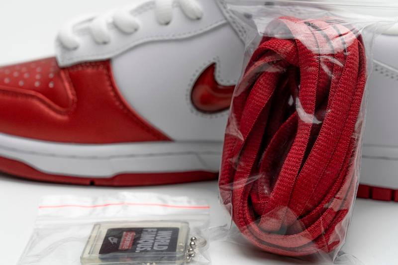 nike sb dunk low S*p*e white red