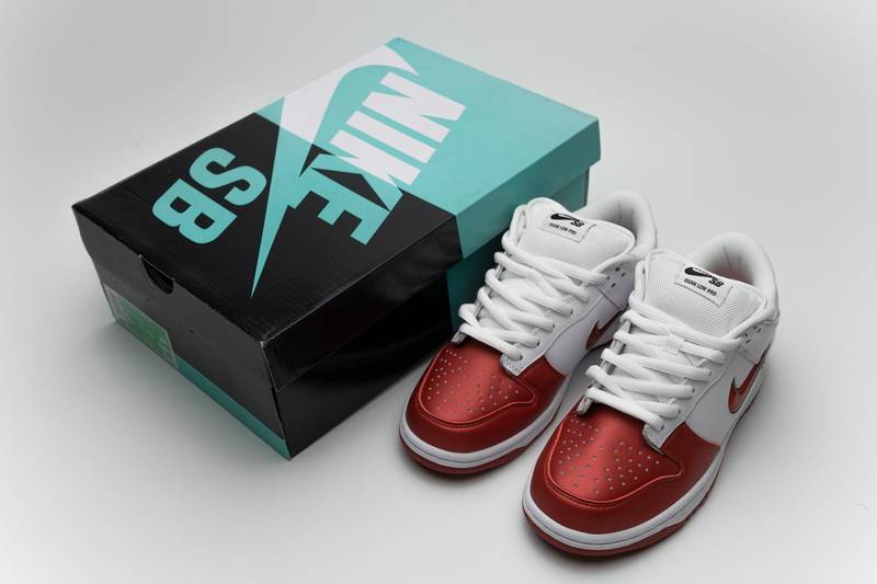 nike sb dunk low S*p*e white red