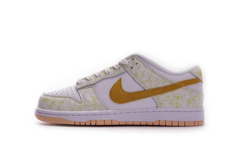 Nike SB Dunk Low Yellow Strike
