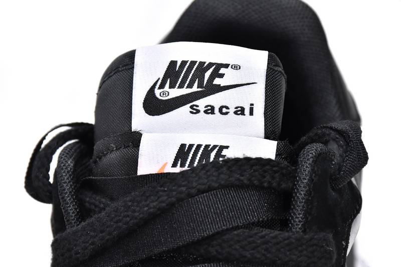 Nike Vaporwaffle sacai Black Gum