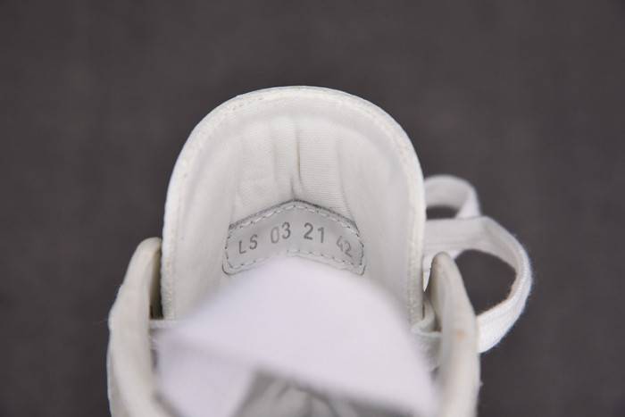 D10R B28 Oblique High Top Sneaker
