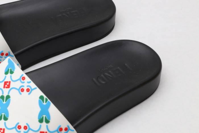 FEND1 SLIPPERS