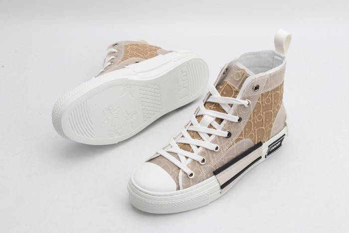 D10R B23 Oblique High Top Sneaker
