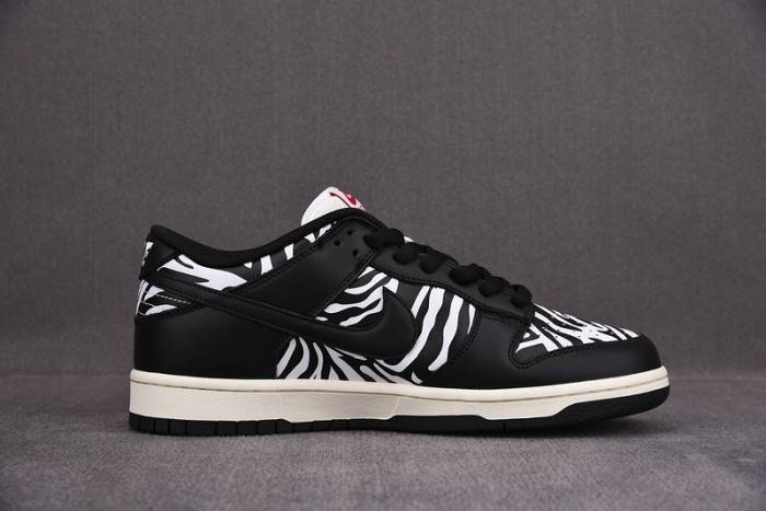 Quartersnacks x Nike SB Dunk Low Zebra DM3510-001